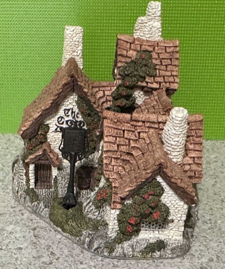 David Winter Green Dragon Pub in original box