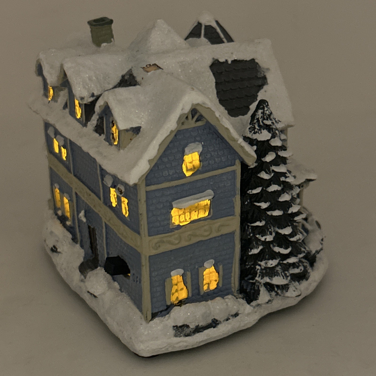 Hawthorne Village Thomas Kinkade Christmas Collection Bed and Breakfast W/Light