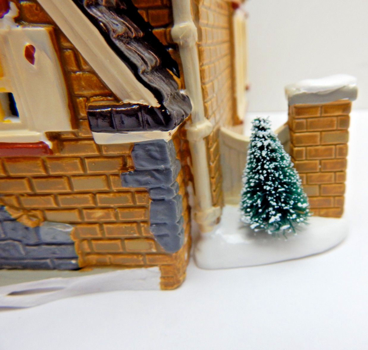 Dept 56 The Original Snow Village Stratford Tan #4036566PP w/Lt Cd/Bx/Slv (5