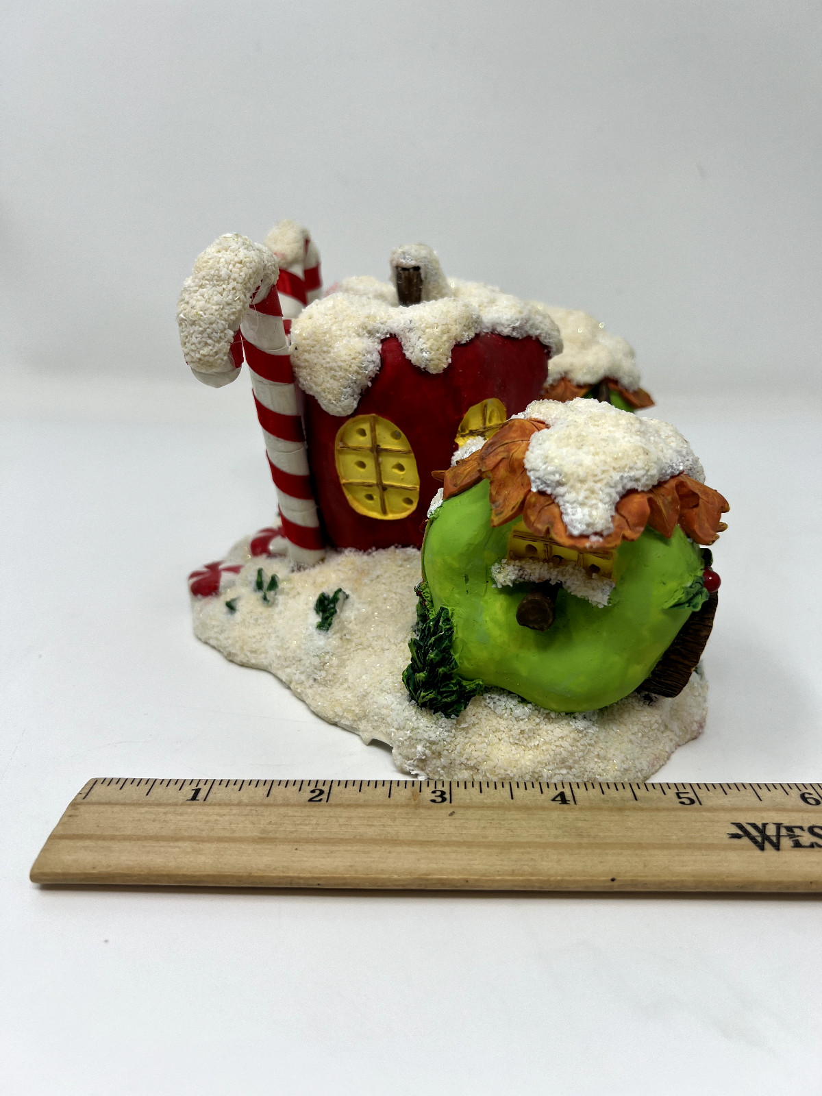 Charming Tails Candy Apple Candy Store Lighted Christmas Village
