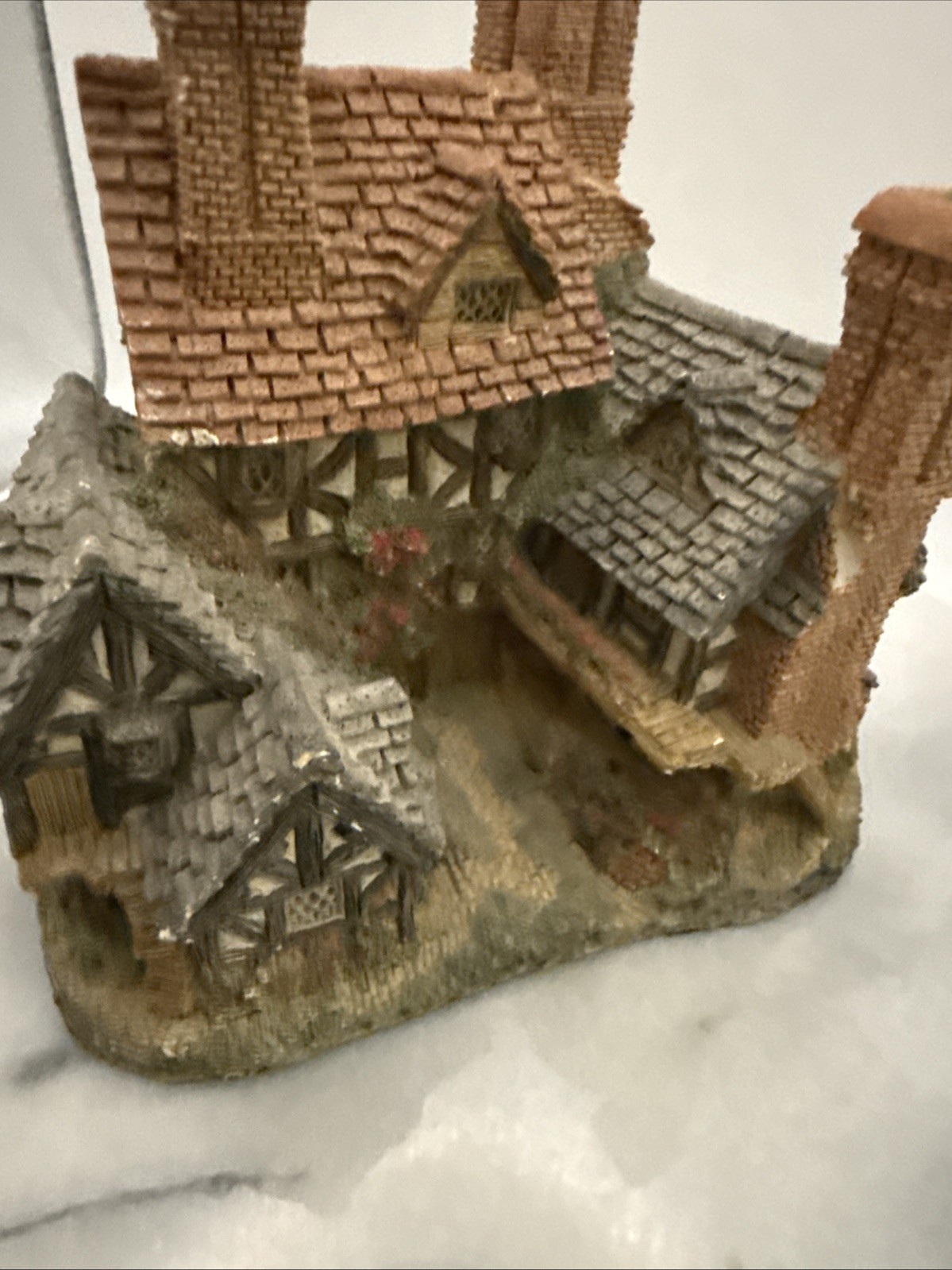 David Winter Cottages “Hertford Court” 1983 miniature sculpture