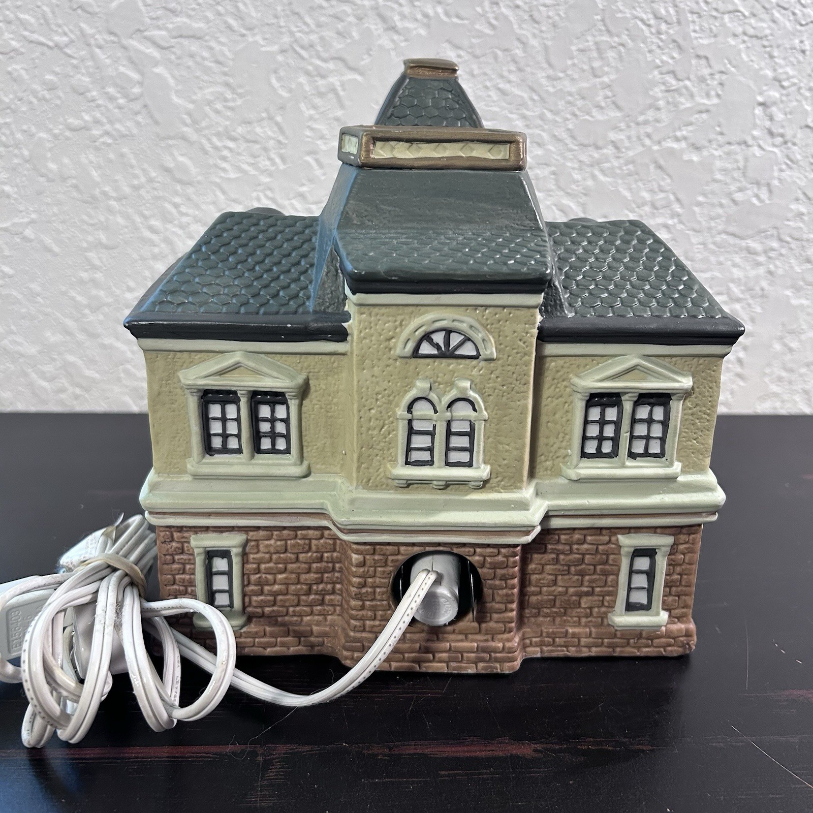 VTG 90s Dickens Keepsake Porcelain Lighted House Christmas Village CITY HALL
