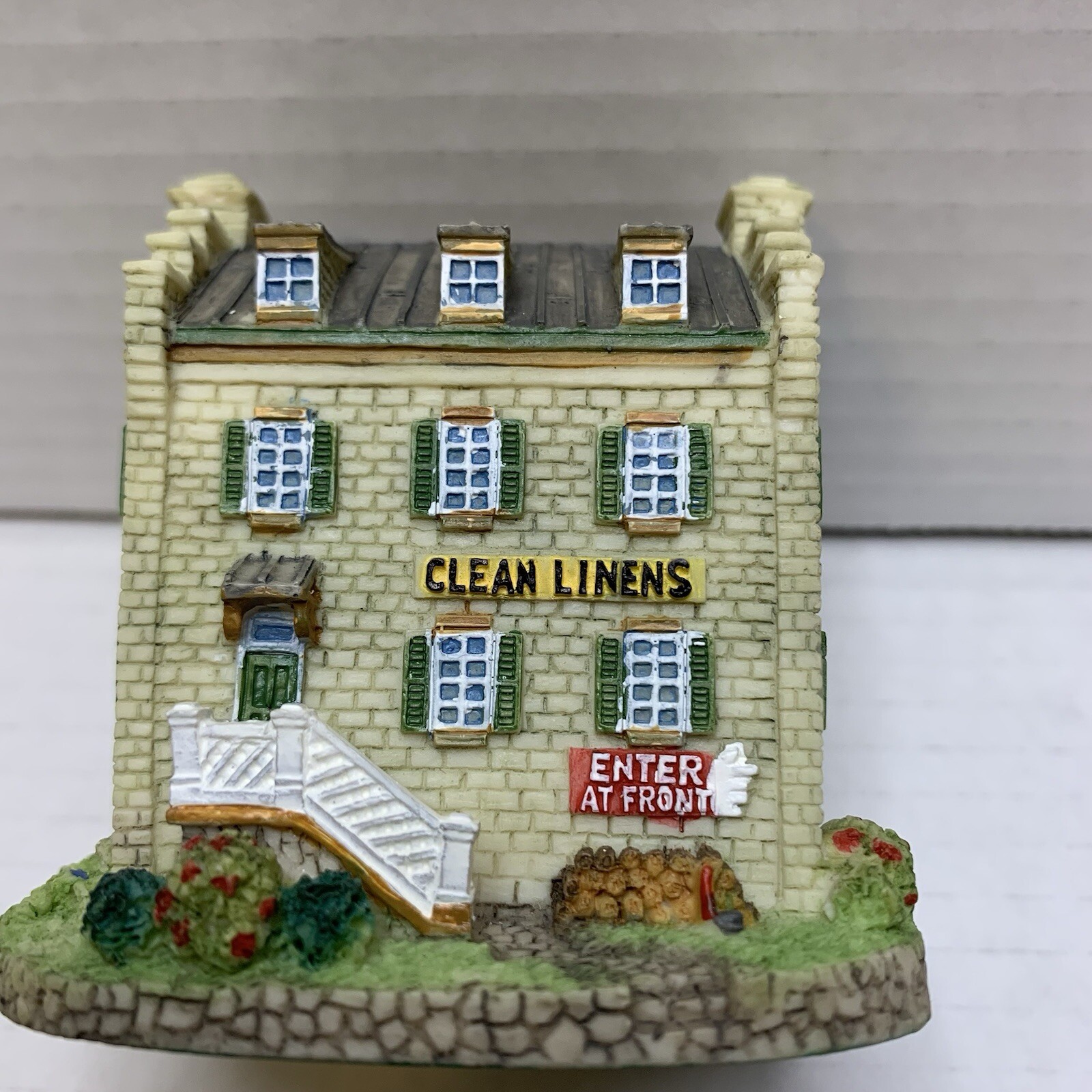 VTG Liberty Falls “The Sinclair Hotel” The Americana Collection 1999 AH179