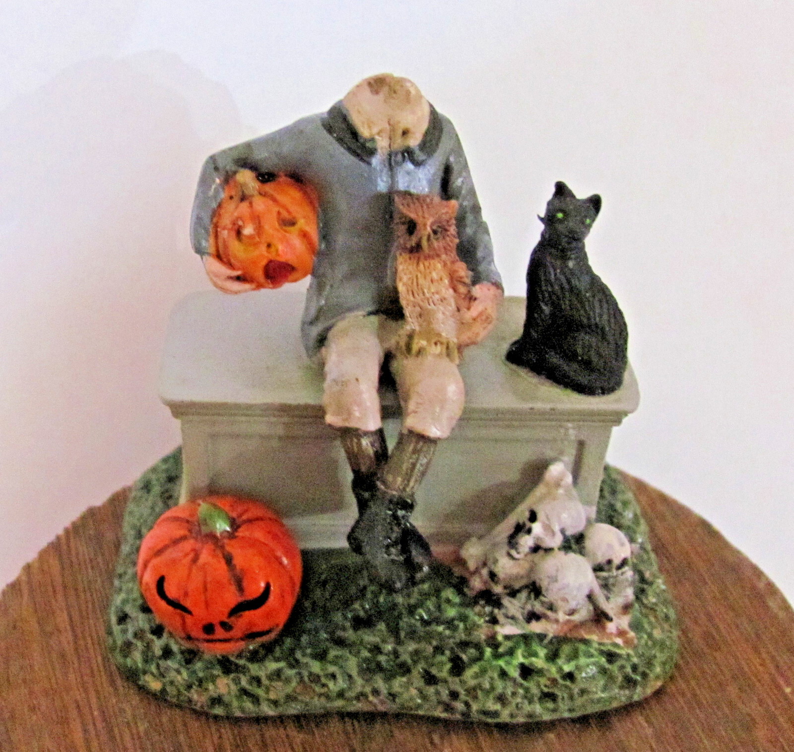 Lemax Spooky Town Figurine – Lost His Head #32195