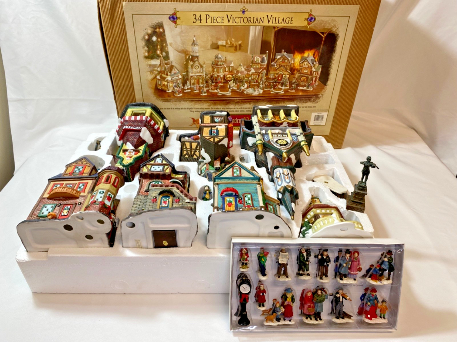 Grandeur Noel 39 Piece Victorian Village Porcelain Collector’s Edition 2000