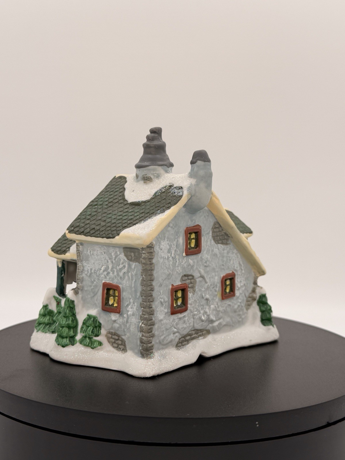 2004 Tree Farms Christmas Village Building – Unknown Brand – B37