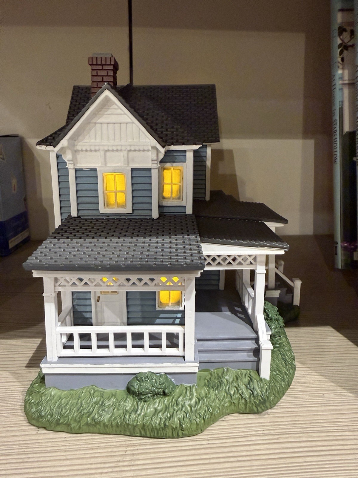 Gilmore Girls Mini Lighted House Dept 56 Lorelai Rory Stars Hollow Warner Bros