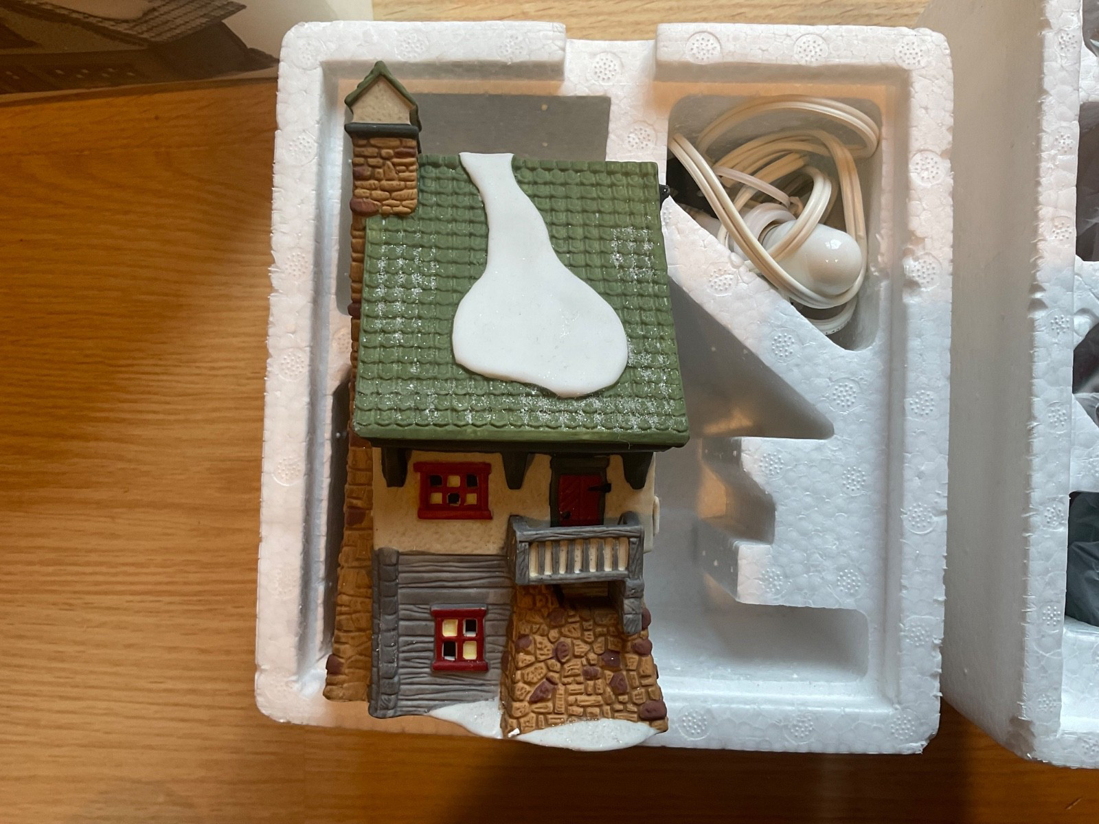 Lot of 2 Dept 56 North Pole Pieces Elf Snow Cone Works & Elf Bunkhouse Free Ship