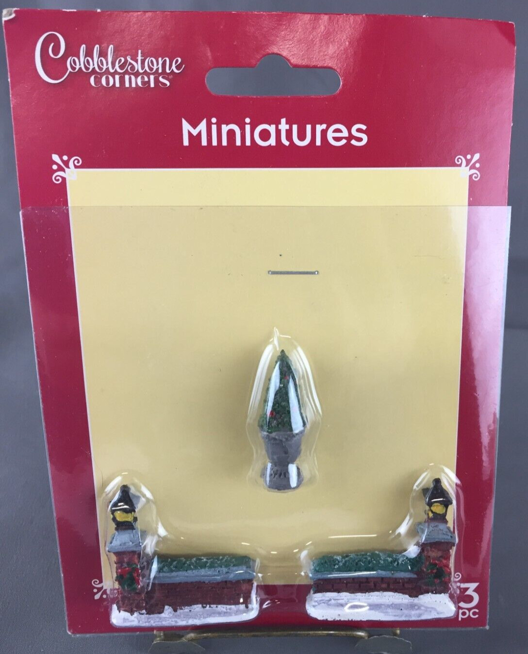 Cobblestone Corners 3 pc Miniatures Set – Bush in Pot with 2 Brick Walls Village