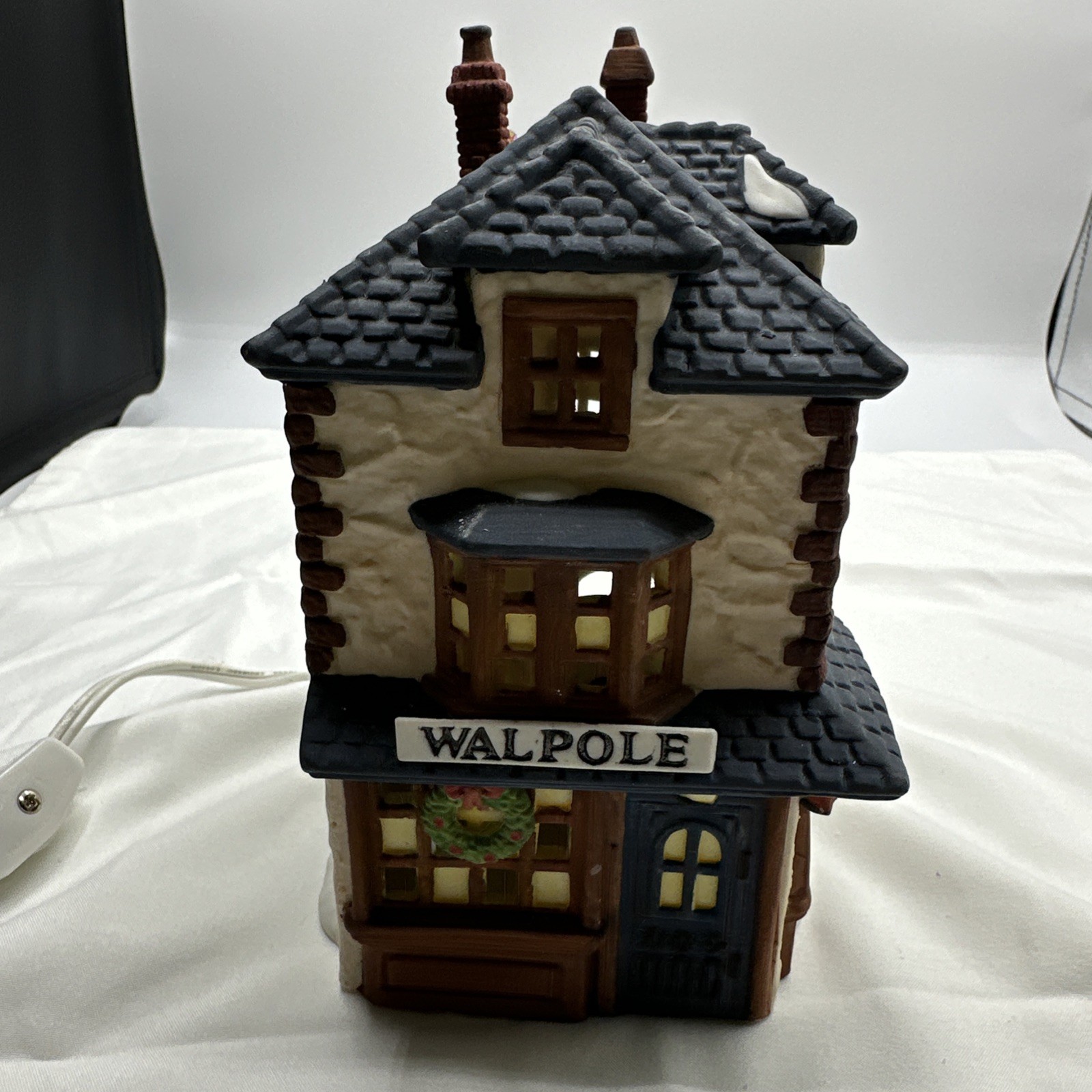DEPT 56 DICKENS VILLAGE – WALPOLE TAILORS 59269 RETIRED SHOP WBX 1988