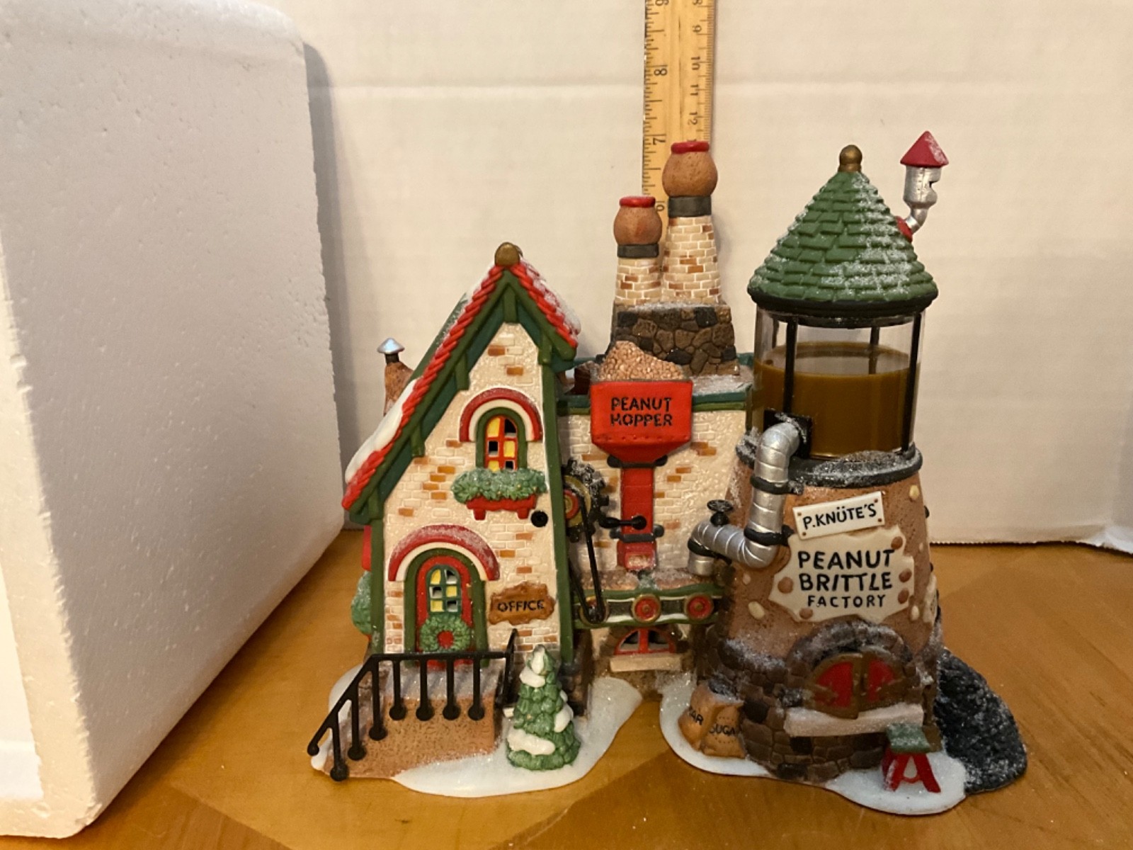 1999 DEPT 56 NORTH POLE SERIES Peanut Brittle Factory #56.56701 Missing Sign VGC