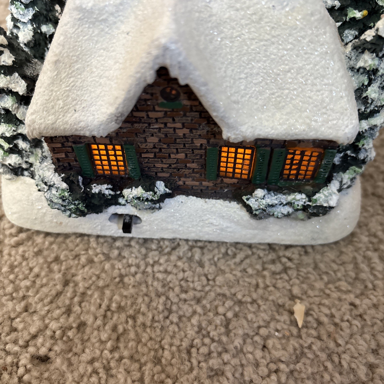Lighted THOMAS KINKADE “Skater’s Pond ” Christmas Village 2004 TELEFLORA