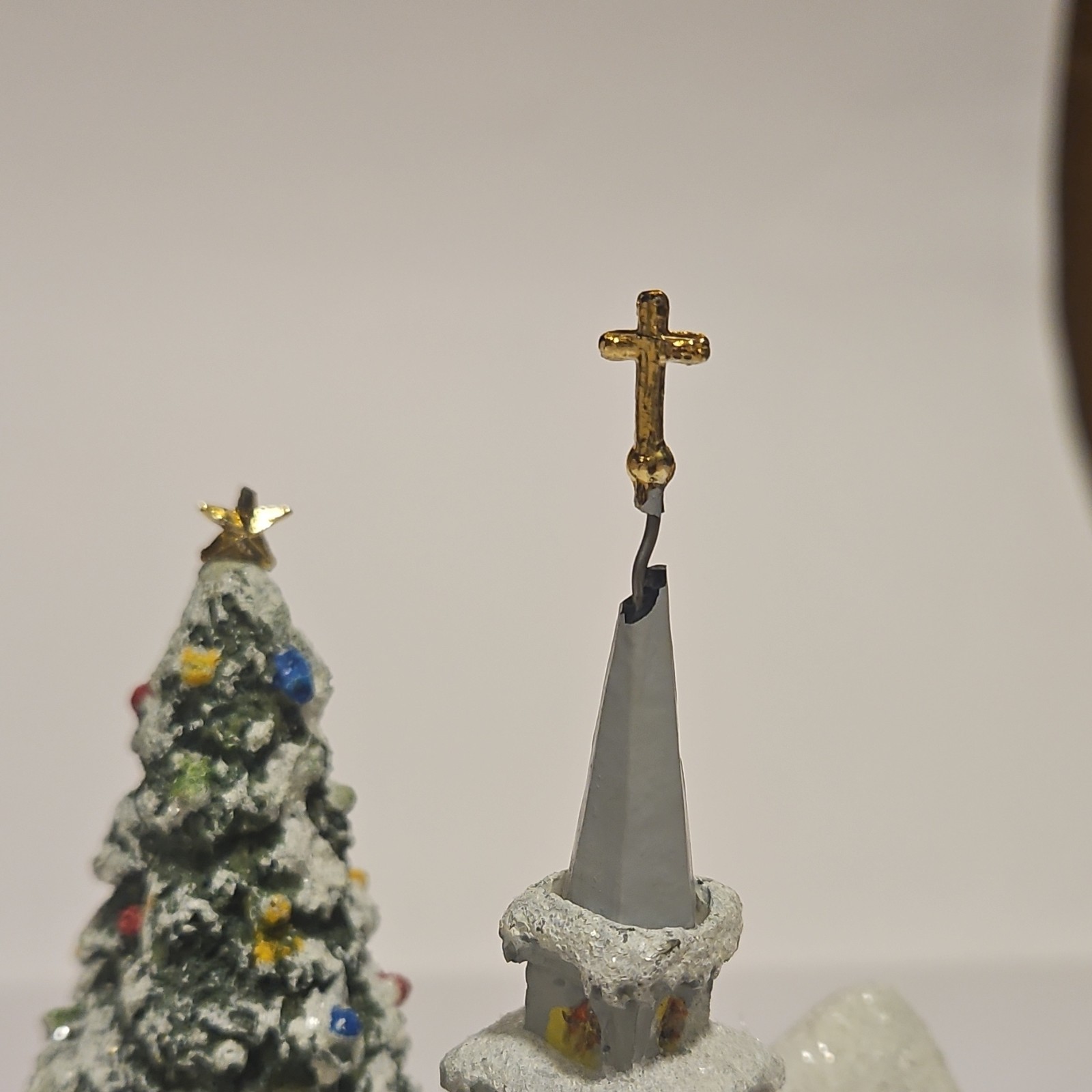 2007 Thomas Kinkade Teleflora Country Church Nativity Lighted Christmas Village