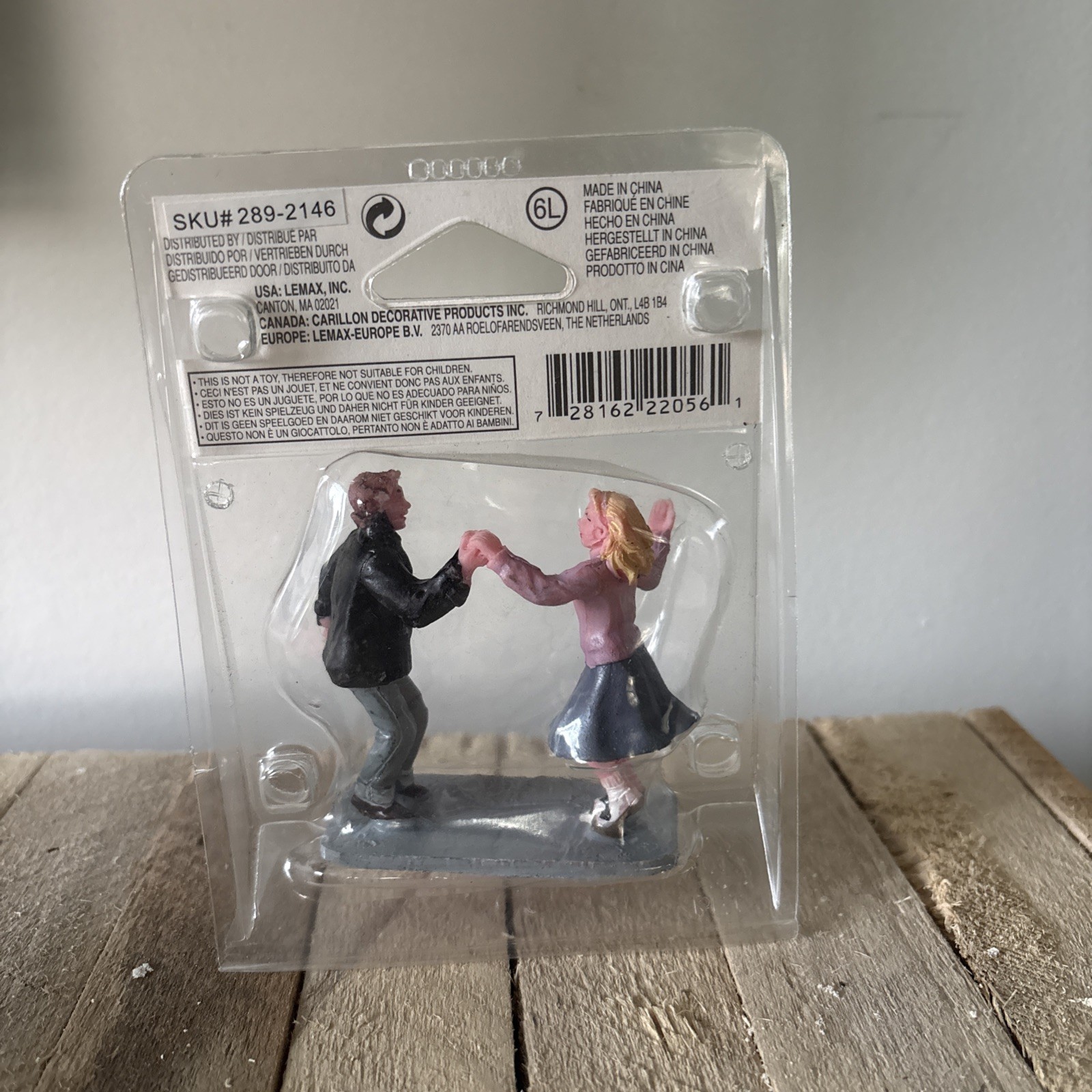 NEW 2012 LEMAX Jukebox Dancers #22056 Couple Dance Christmas Village 50s RETIRED