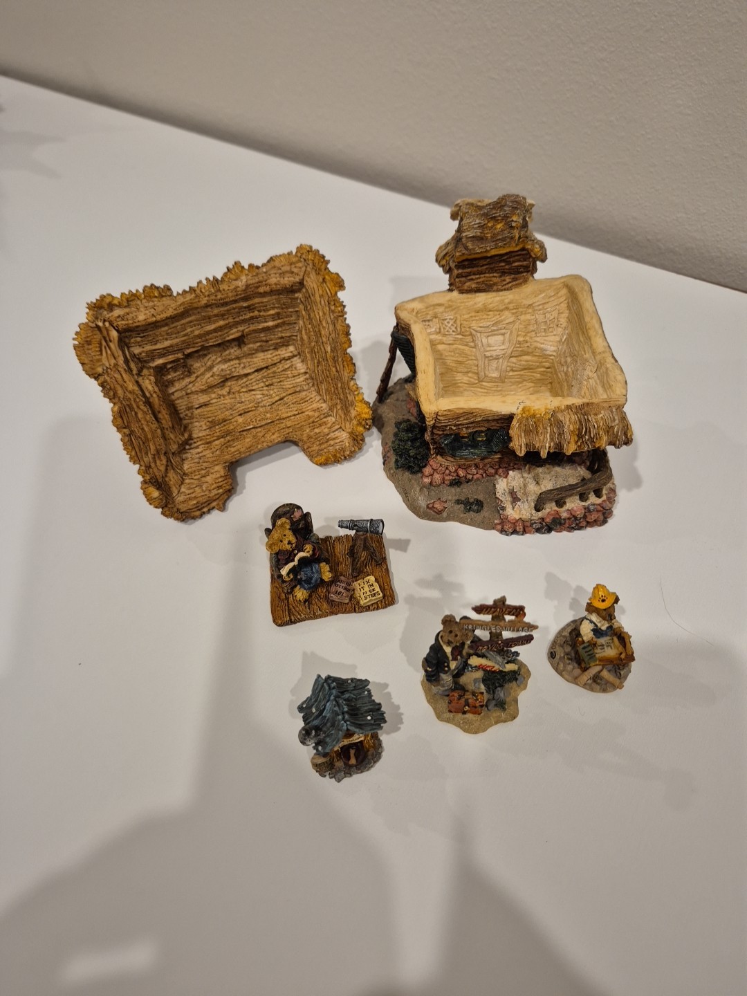 Lot 8 Boyds Town Bearly Built Villages & 31 Mini Figuries