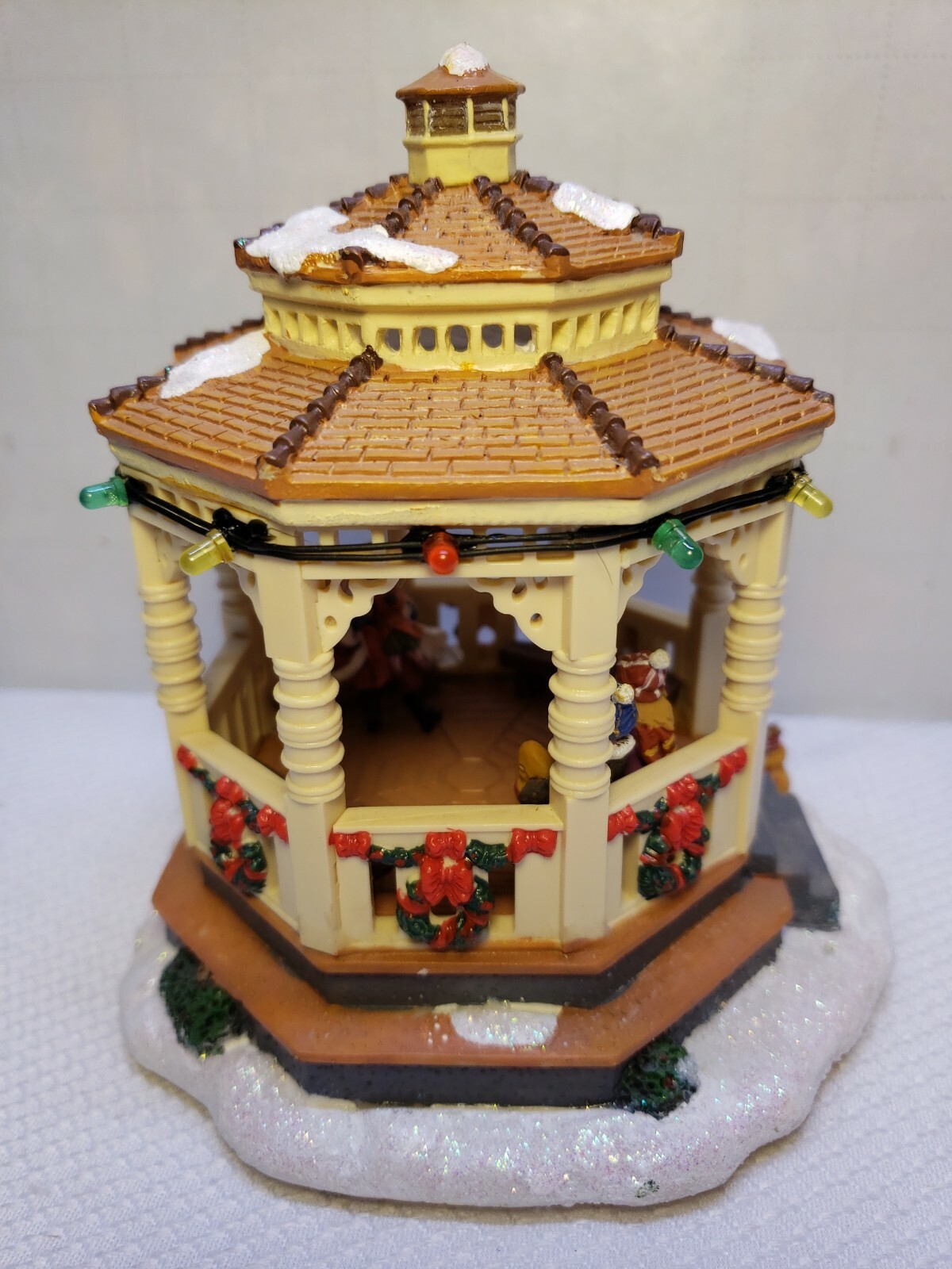 RETRO 2005 ST.NICHOLAS SQUARE “TOWN SQUARE” TABLE ACCENT