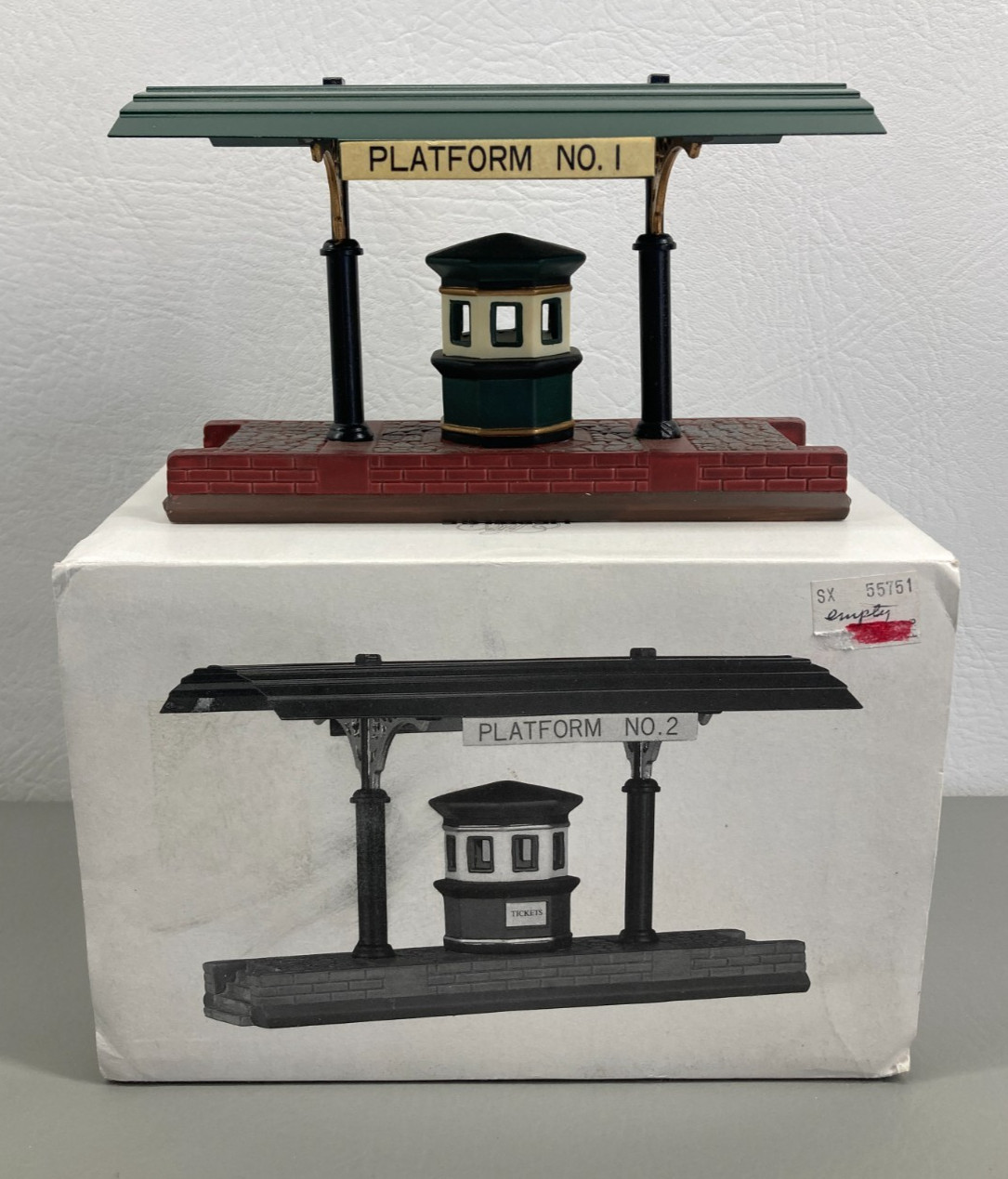 Department 56 Dickens Village Victoria Station Train Platform 1989 EUC
