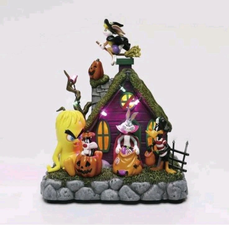 Looney Tunes Halloween Village with Lights and Music by Warner Brothers 280-9312