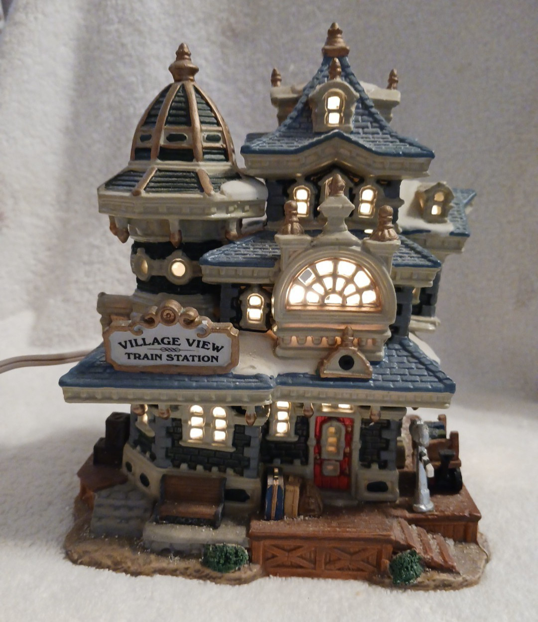 Lemax Village View Train Station 2004 Lighted House Porcelain 45051