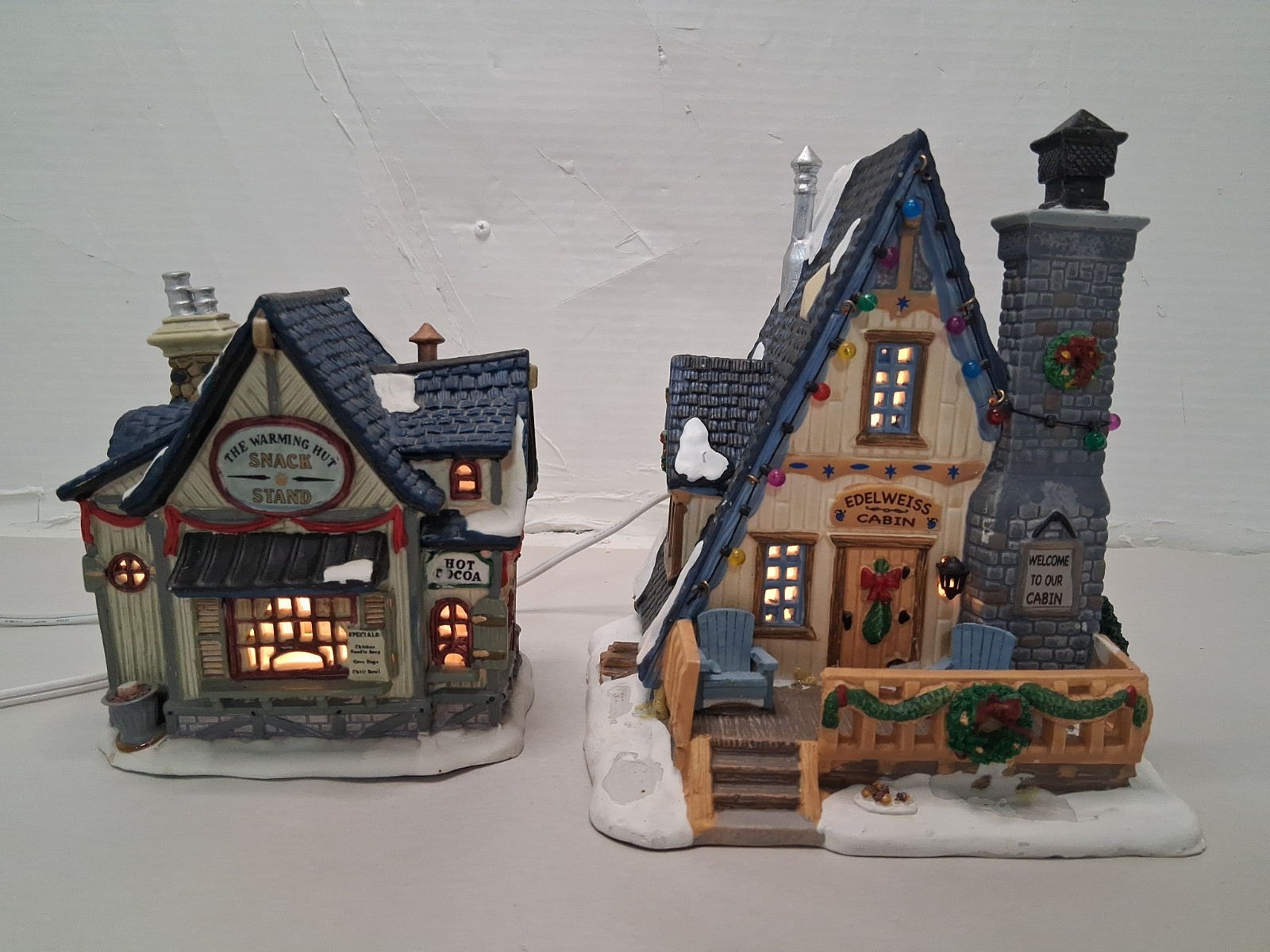 2 Lemax Lighted Houses Edelweiss Cabin X-Mas,Snack Stand.See Description