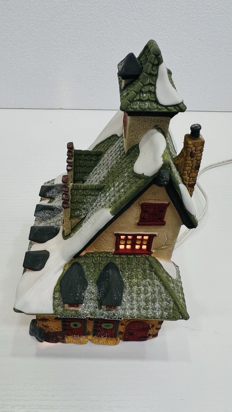Dept 56 North Pole Series “ Reindeer Barn” Retired 1990 Excellent Condition !