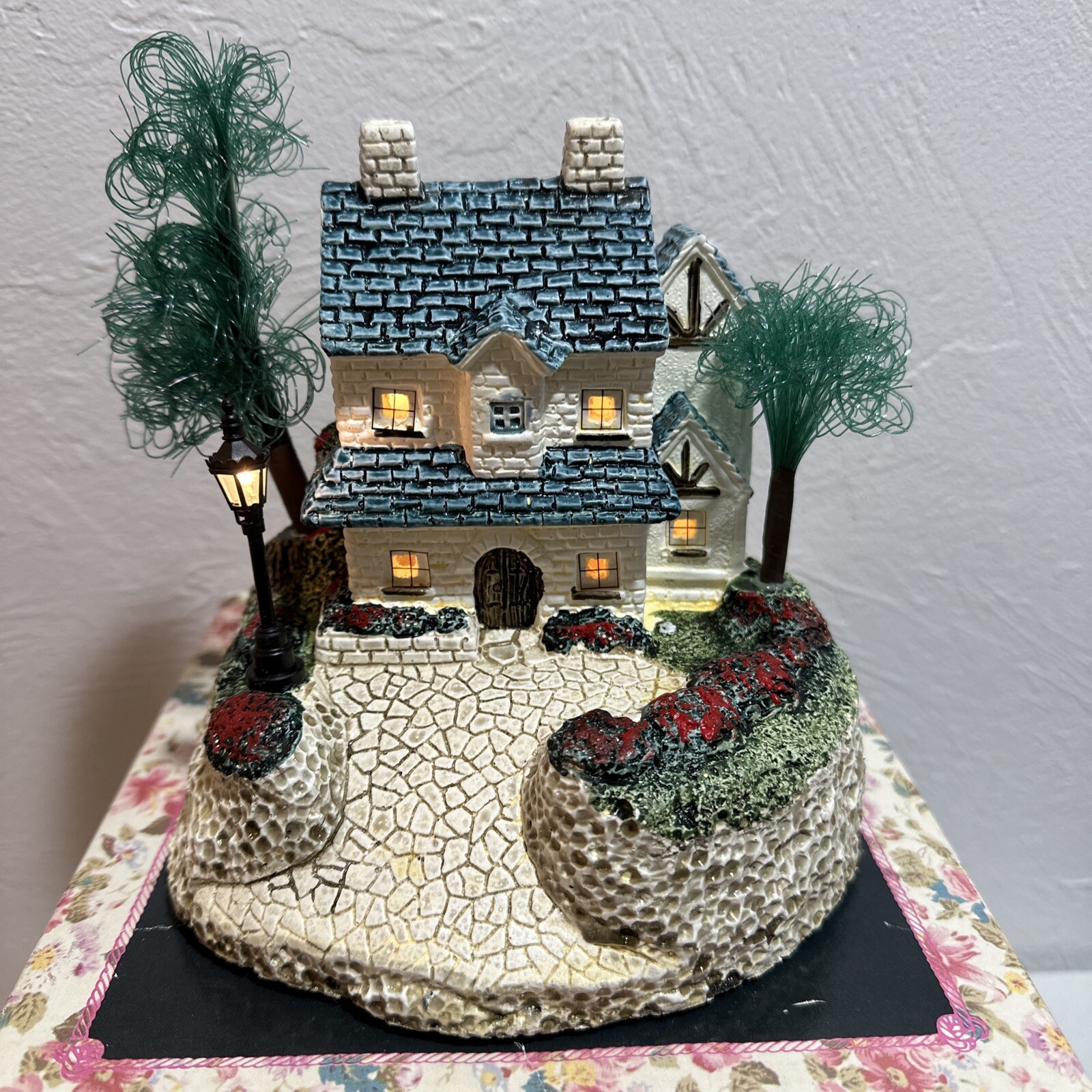 Country Cottage With Music & Light Made in Taiwan -Eleco