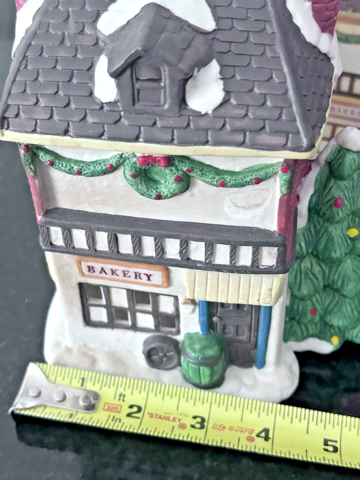1992 Dickens Holiday Expressions Porcelain Lighted House – Bakery in box