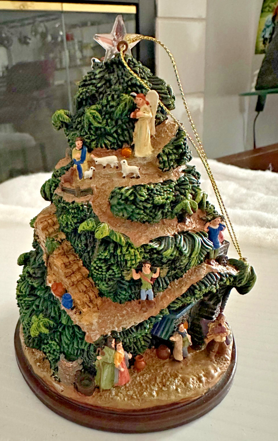 THOMAS KINKADE GLORY TO THE NEWBORN KING NATIVITY SCENE LIGHTS UP CHRISTMAS TREE