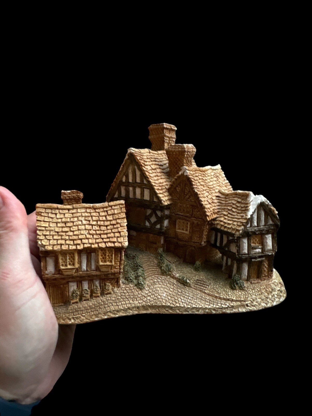 1981 Stratford House Hand Made By David Winter Cottage Figurine Made In UK HTF