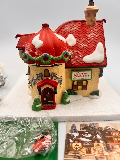 Department 56 North Pole Series Custom Stitchers Village House Christmas w/ Box