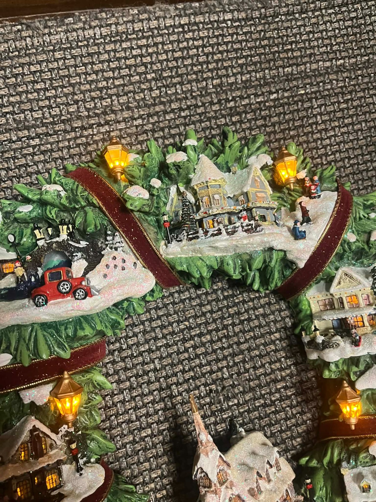 2005 Thomas Kinkade Christmas Village Lighted Wreath -The Hamilton Collection