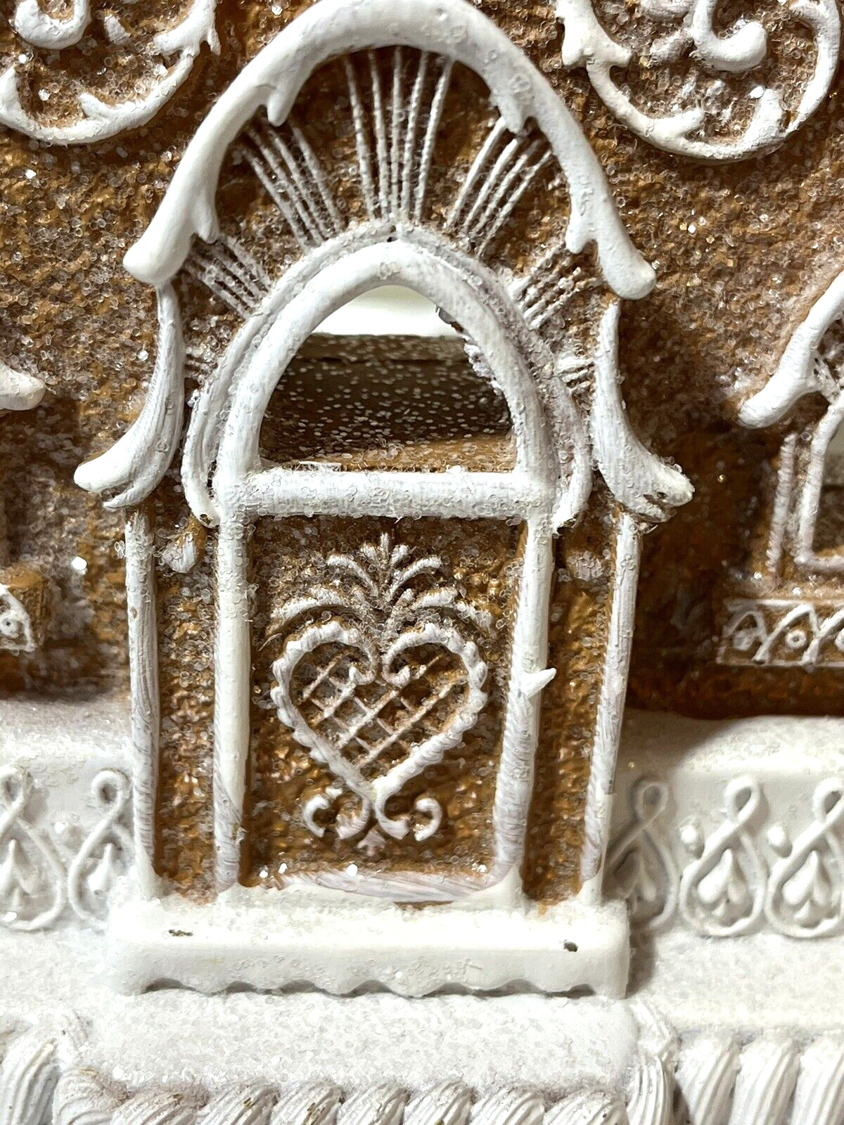 Cupcakes & Cashmere 14″ FLAT Victorian Christmas Gingerbread House Decor