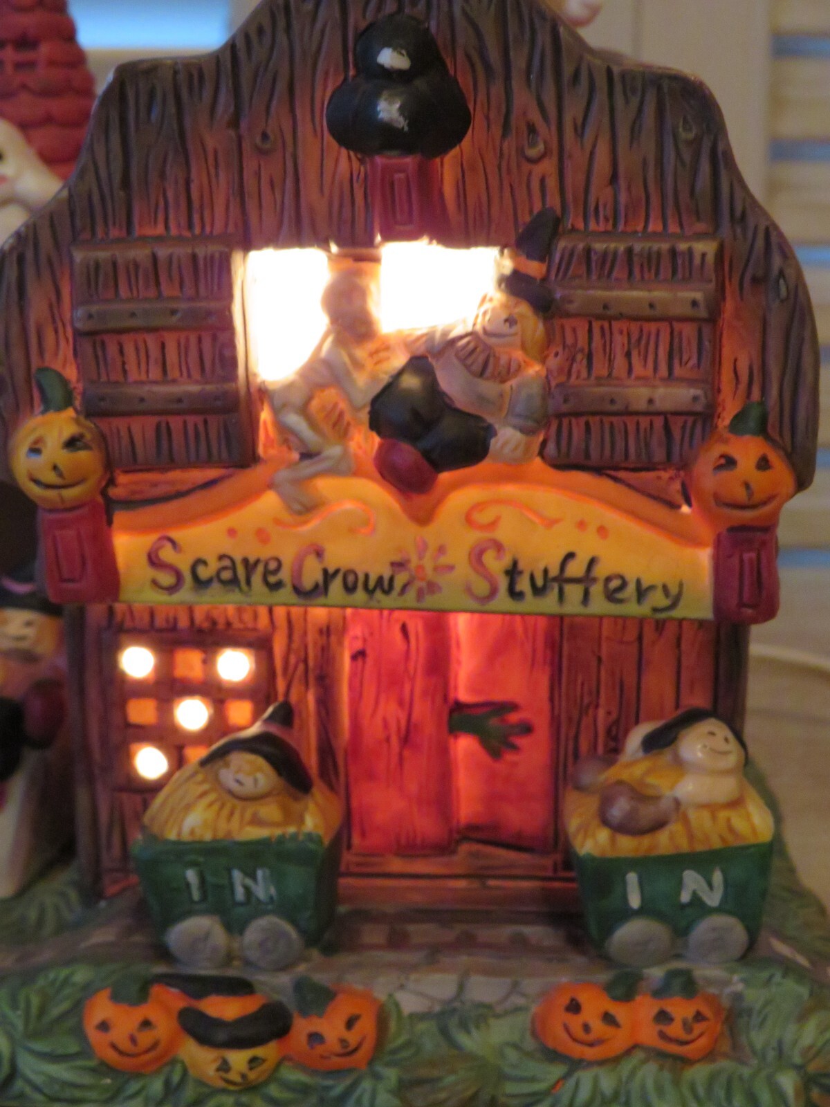 Retired Spooky Hollow SCARECROW STUFFERY Barn Halloween Lighted Village House