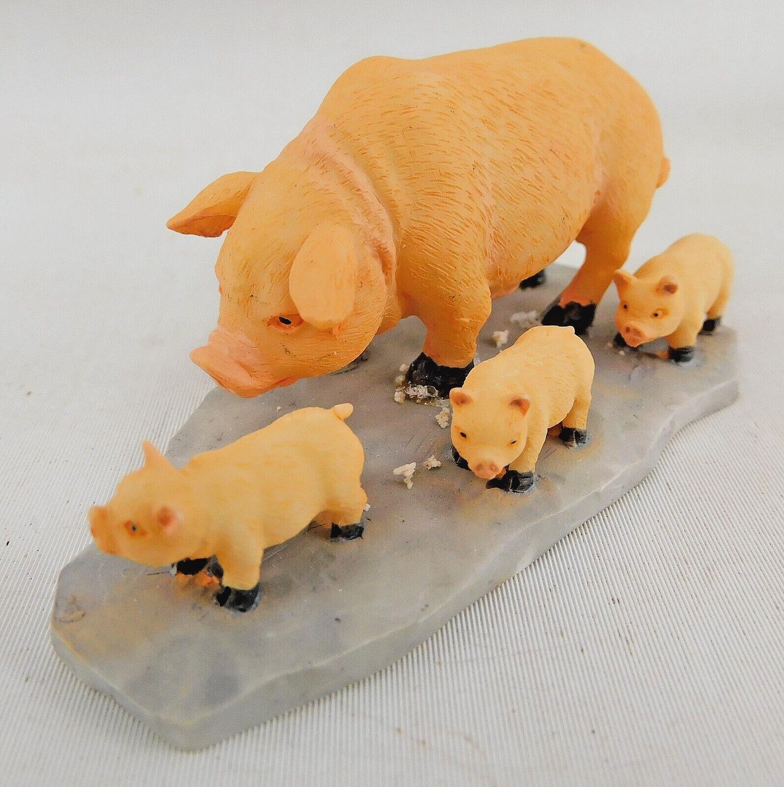 Lemax Farm Pig Family Figure Christmas Village Holidays and Seasons 2009 92666