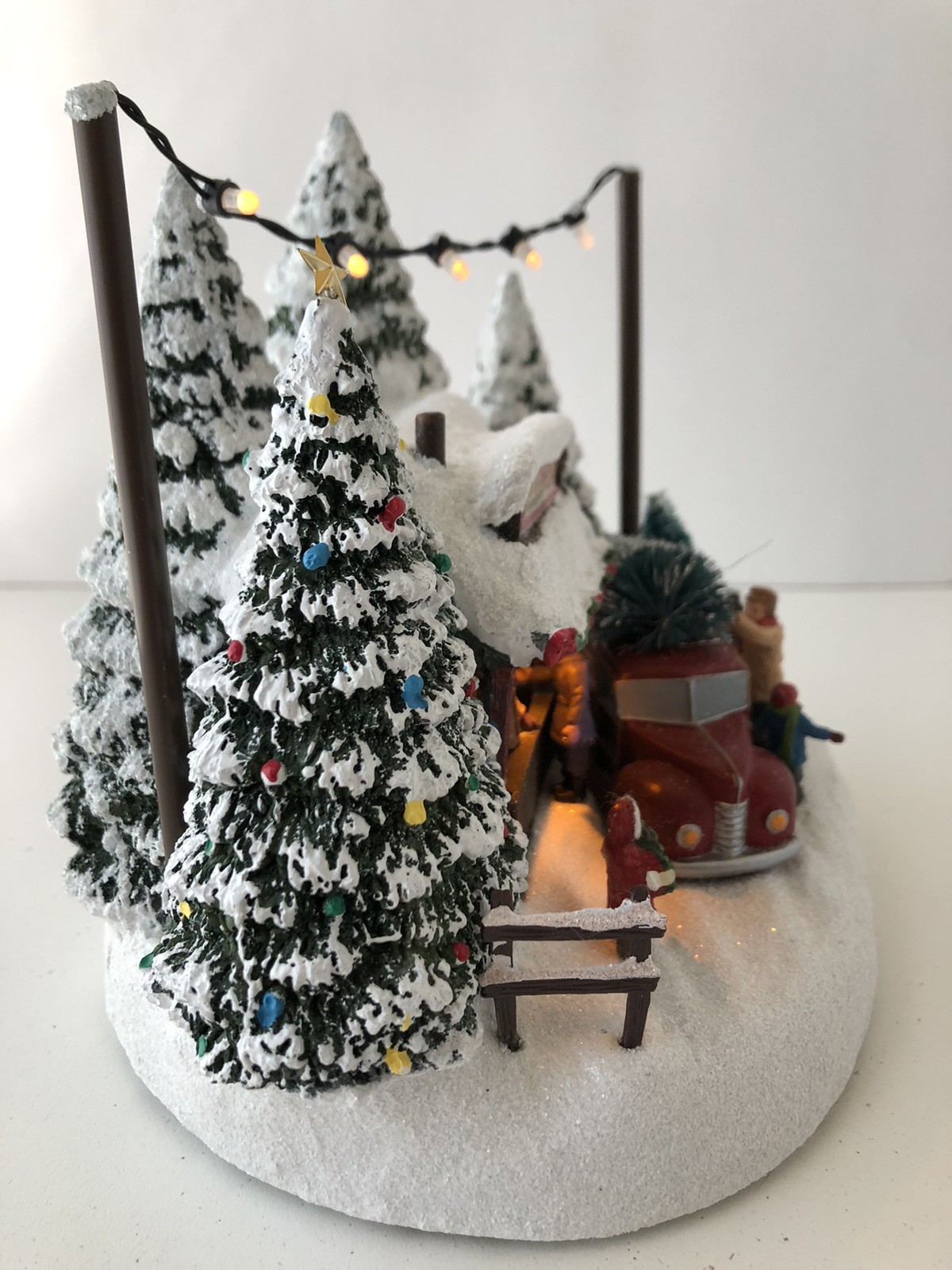 Thomas Kinkade Teleflora Illuminated Christmas Village Family Tree Resin Display