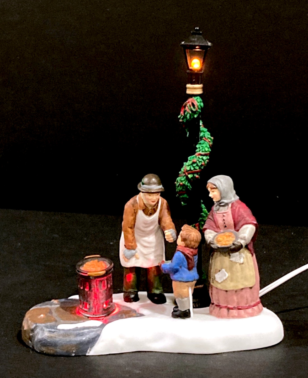 2002 Dept 56 Dickens Village Chestnut Vendor Lighted Accessory with Box Retired