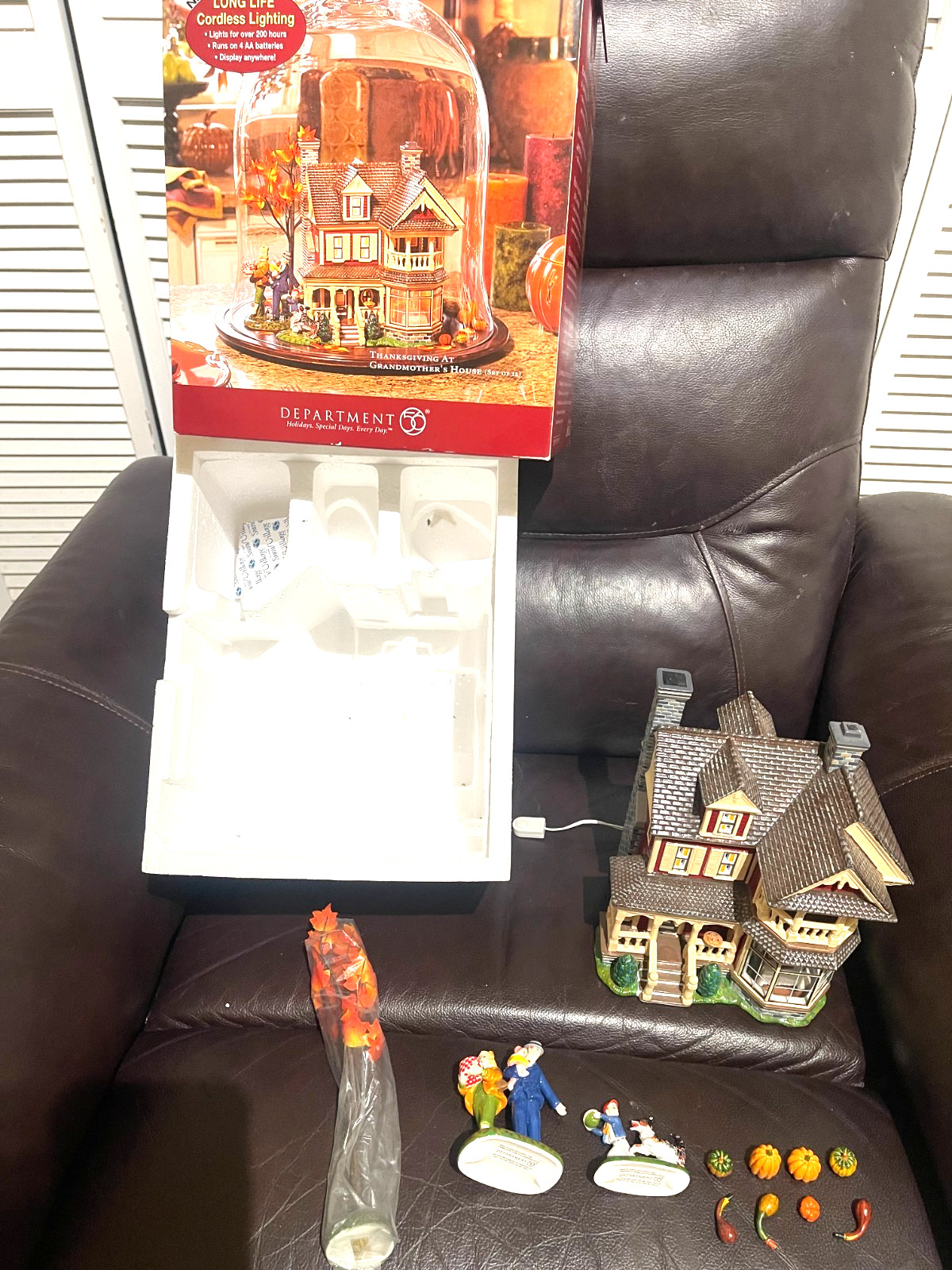 DEPT 56 THANKSGIVING AT GRANDMOTHER’S HOUSE [ SET OF 13] IT WORKS HAS LEAVES