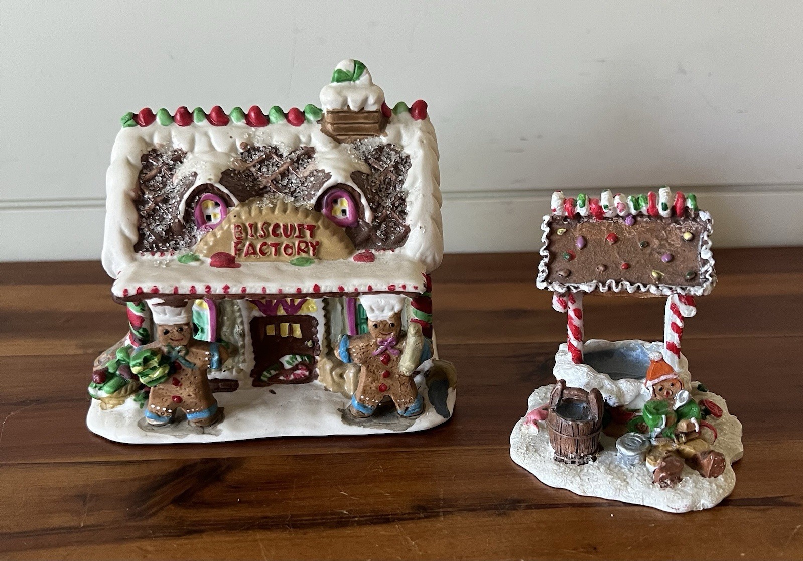Greenbrier GingerFrost Lane Biscuit Factory 2005 & Wishing Well Christmas