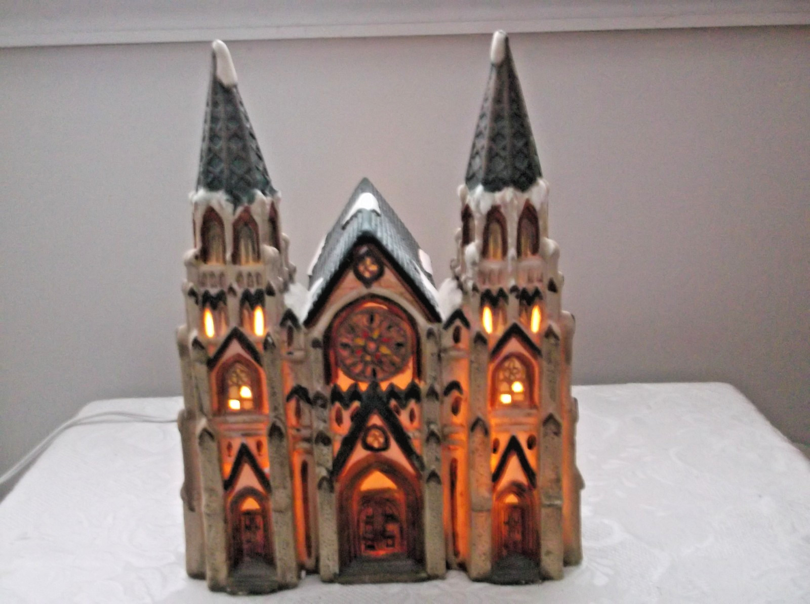 Heartland Valley Village Deluxe Porcelain Lighted House