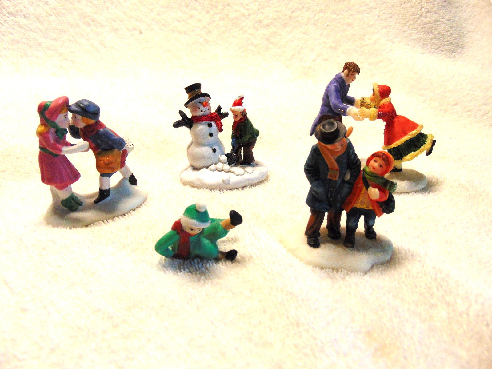 Lot Of 5 Christmas Village Figurines boys Girls adults 2” Tall Snowman Set #1