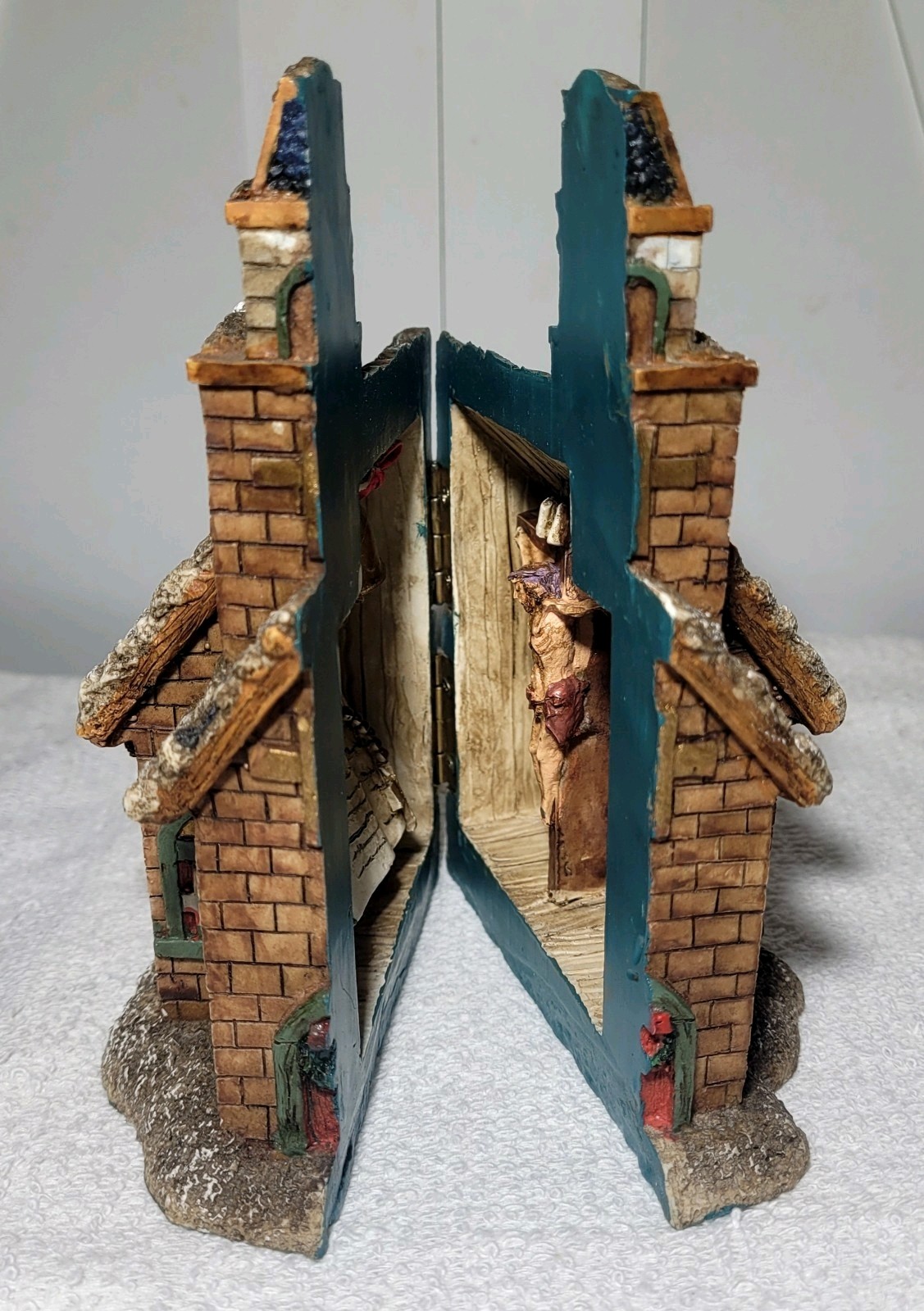 CHURCH HOUSE VILLAGE COLLECTIBLE RELIGIOUS DECOR OPENS CRUCIFIX AND BIBLE INSIDE