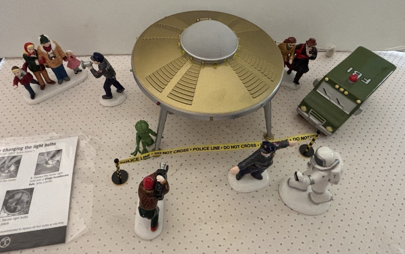 Dept 56 Snow Village 2001 Space Oddity Set of 11 UFO Alien 55118 No adapter