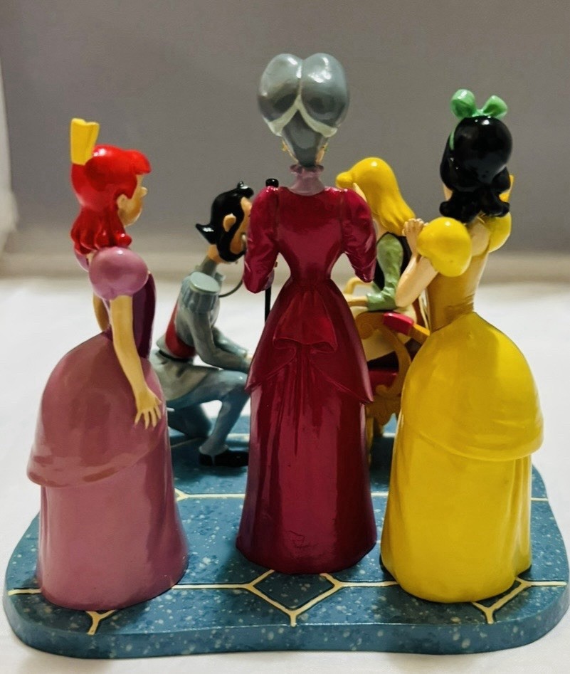 DISNEY – Department 56 – Cinderella “The Glass Slipper Fits” Box