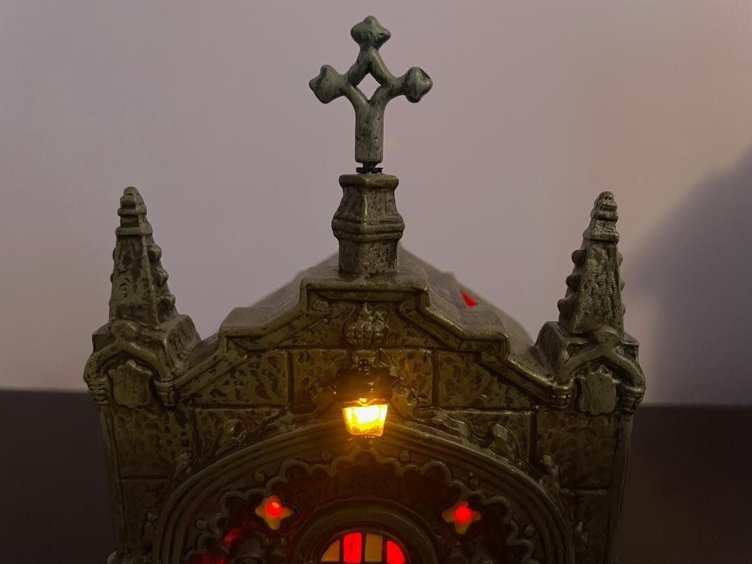 Dept 56 Halloween Rest in Peace 2023 sold w/ Madame Laveau NIB Lit Ceramic Crypt