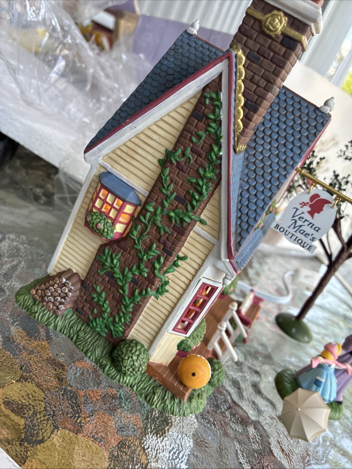Dept 56 New England Village Series “Verna Mae’s Boutique” Gift Set Of 3 Read