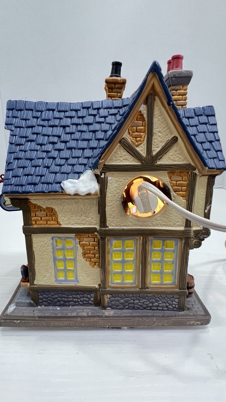 Lemax Holidays & Seasons “Luigi’s Custom Tailor” 35543 Retired 2013 RARE And NEW