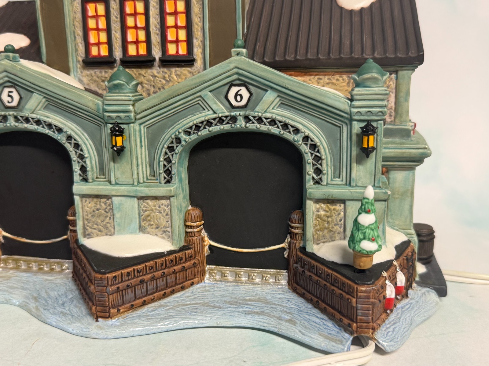 DEPT 56 CHRISTMAS IN CITY- EAST HARBOR FERRY TERMINAL 59254 COLLECTOR’S EDITION