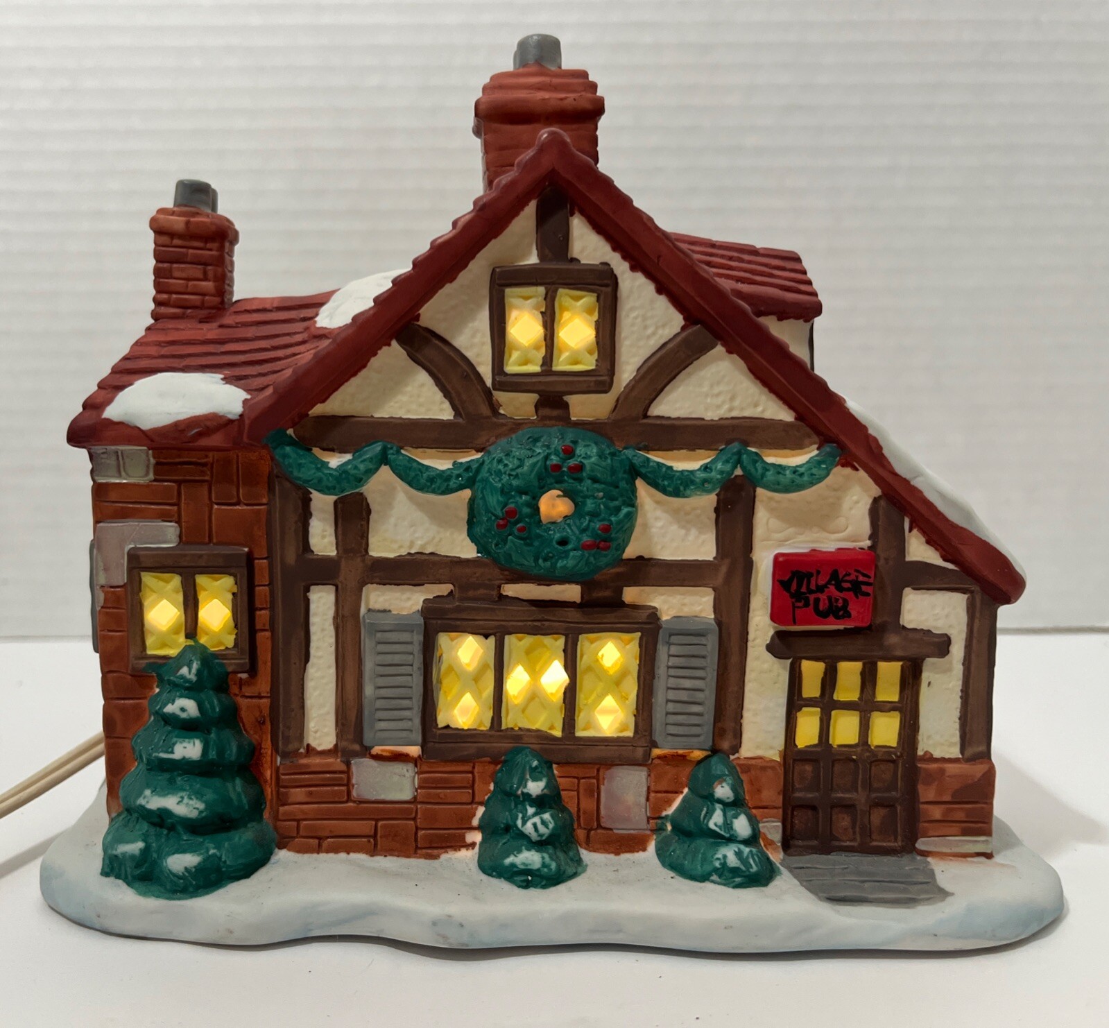 1992 Noma Village Pub Christmas Illuminated Village Approx 7.5x5x6 Inch