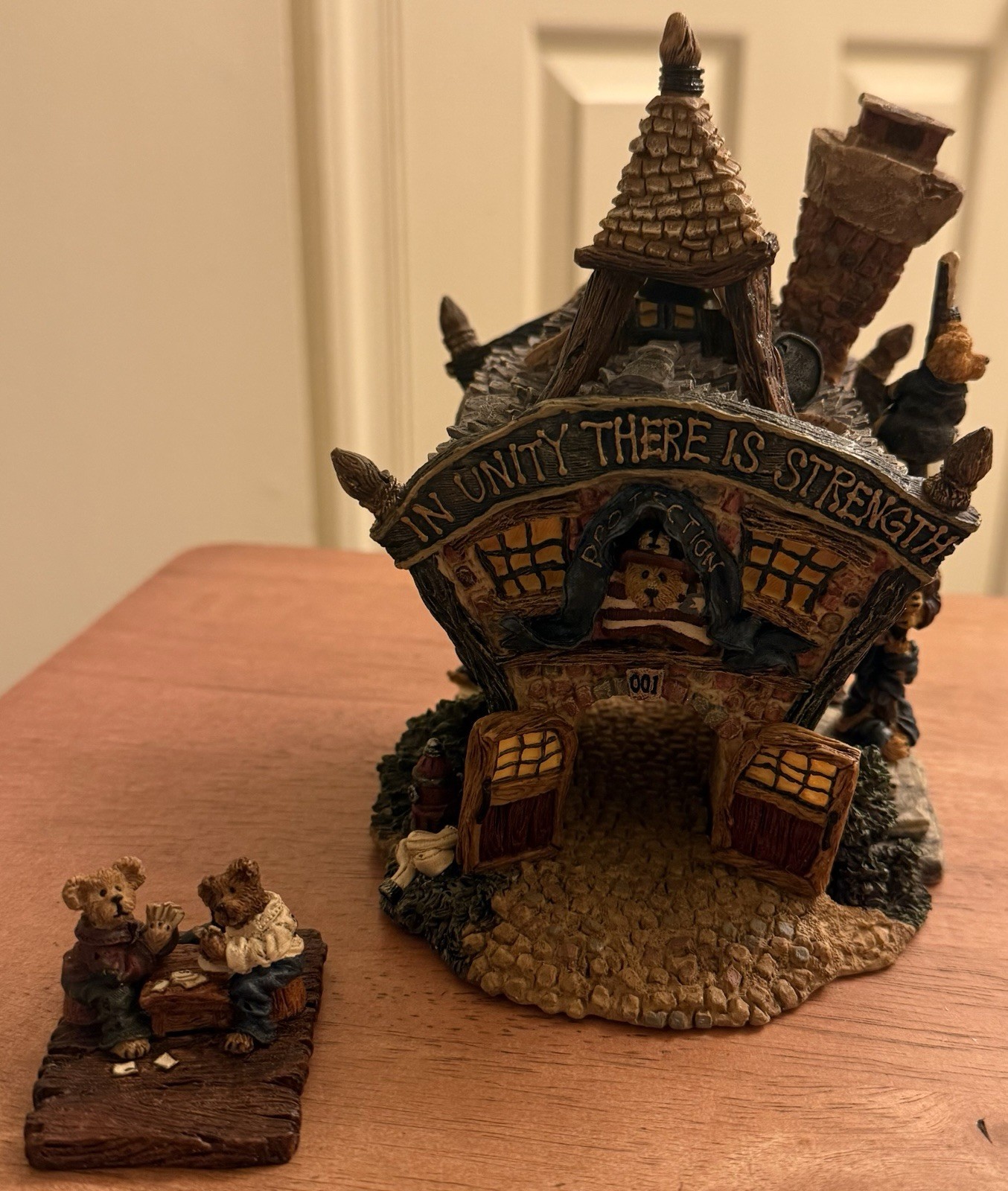 Boyds Bearly-Built Villages Boyds Town Volunteer Firestation w/ 1 Figurine