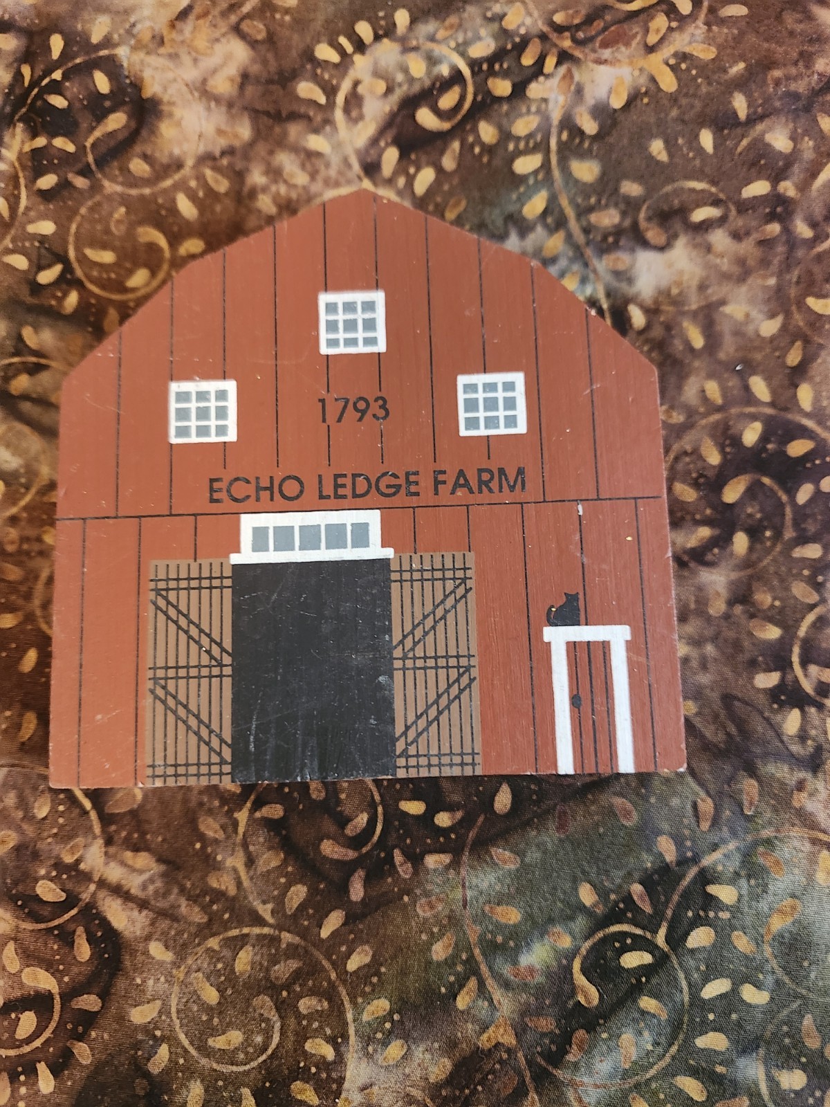 Cat’s Meow Village American Barn Series Vermont Barn 1992 Shelf Sitter